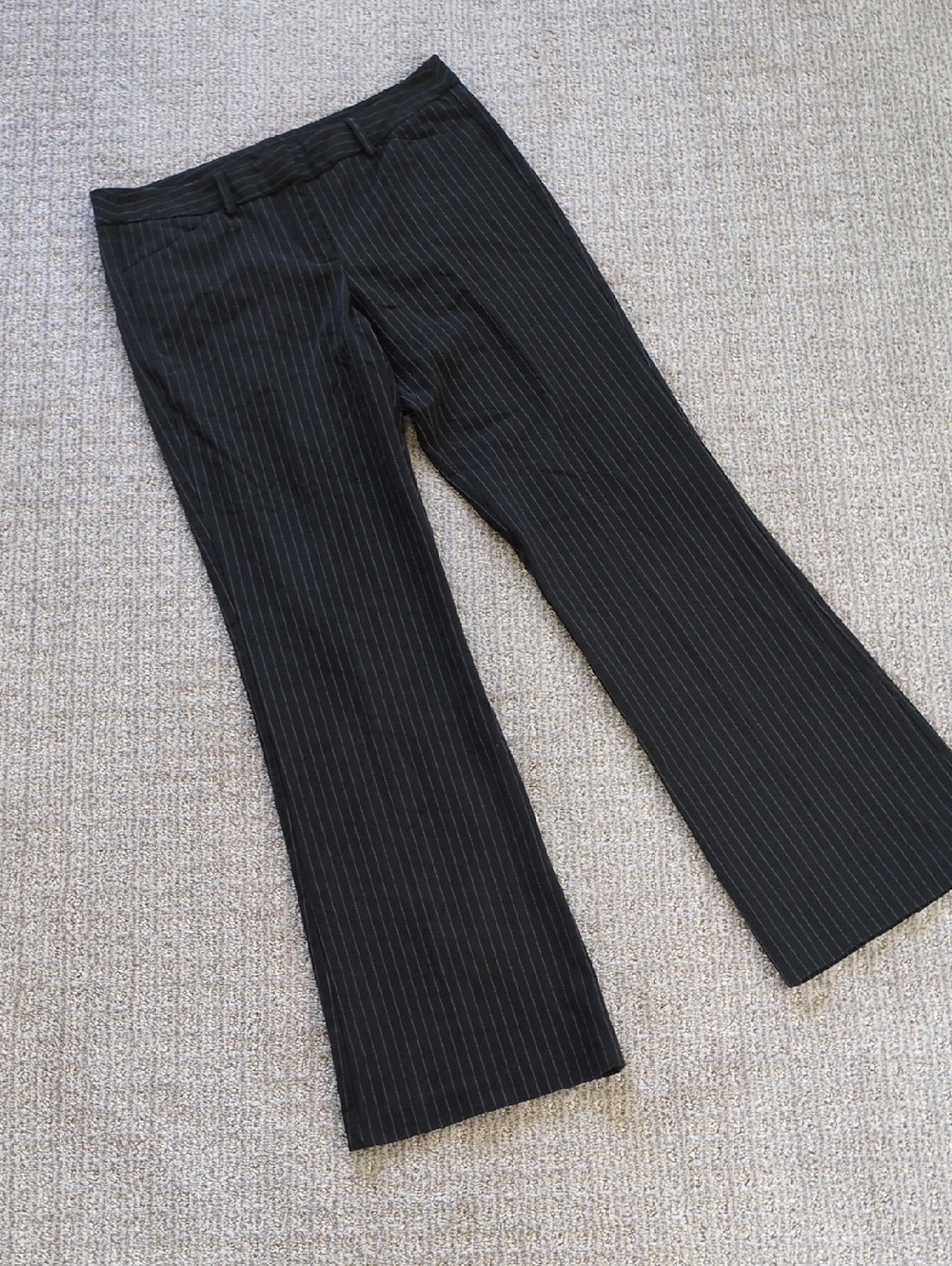 ADORABLE Y2K Fitted Pinstripe Flared Pants, Size 5/6